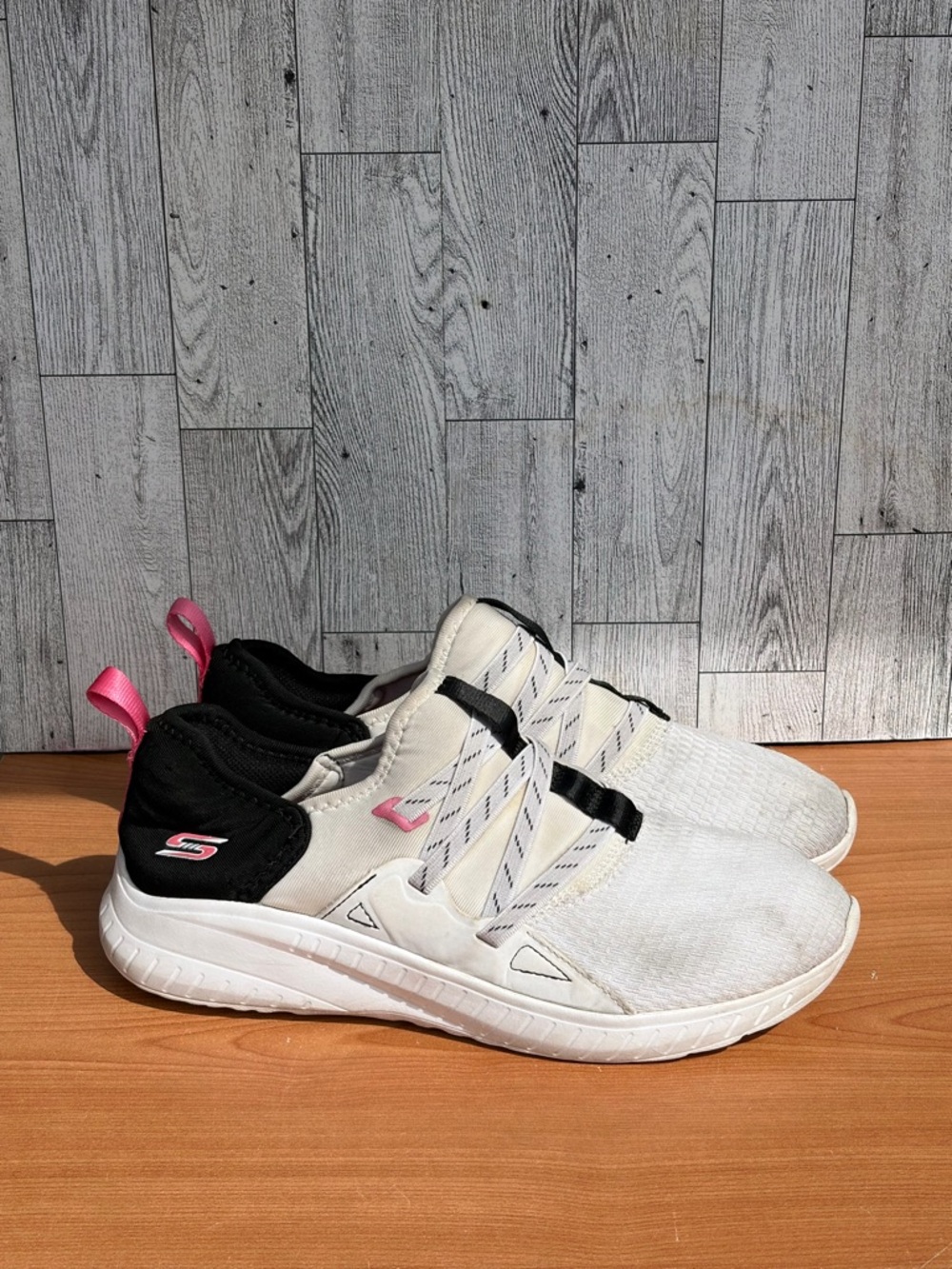 Skechers BOBS Squad Chaos - Crossups Sneaker Women’s 8 Pink / White